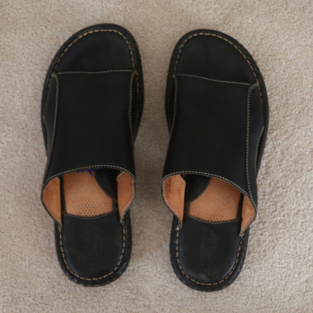 BORN Mens black slip-on sandals 10